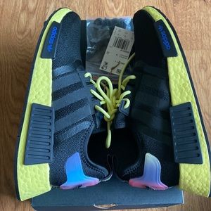 BNWT Adidas NMD_R1